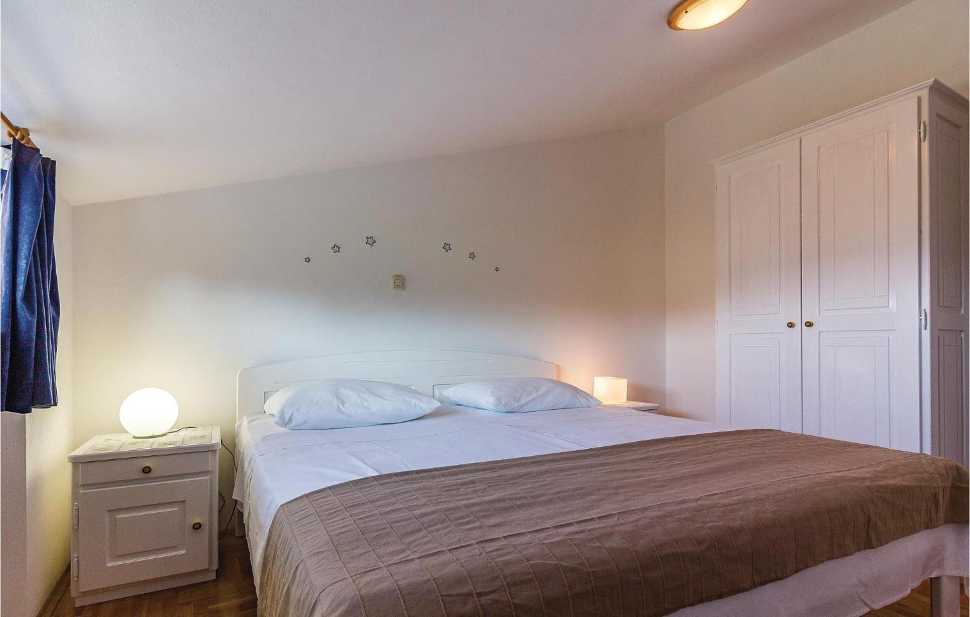 Apartment 1 Bedroom In Pula